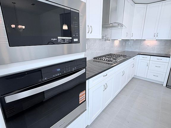 5th image of 956 Elstree Pl