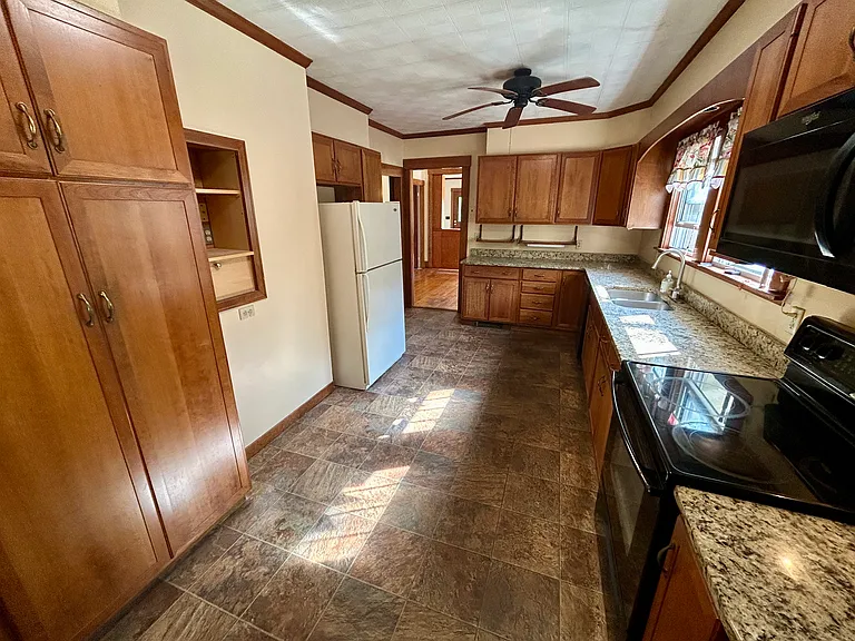 80 Western Ave — Photo 10