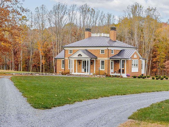 2nd image of 836 Irish Rd