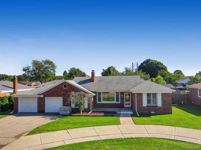 20110 E Eleven Mile Rd, Saint Clair Shores, MI, 48081