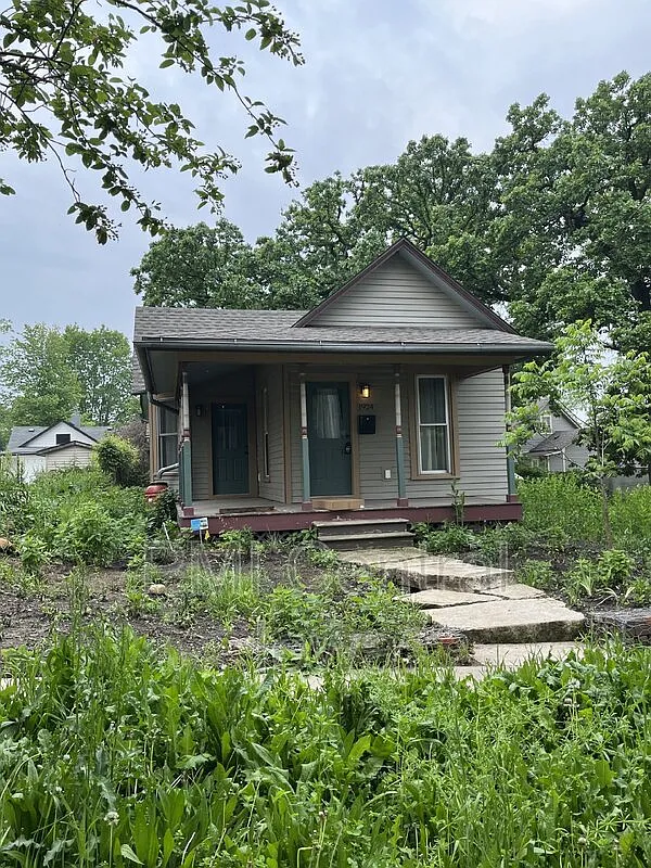 3 bed, 2.0 bath, 1776 sqft, $2,025 — Photo 3