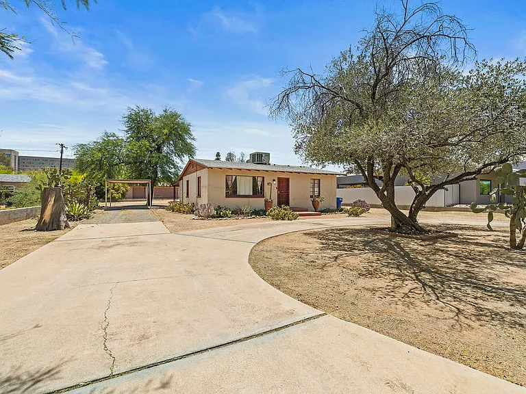 1536 E Waverly St — Photo 3