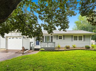 713 N 13th St, Clinton, IA 52732