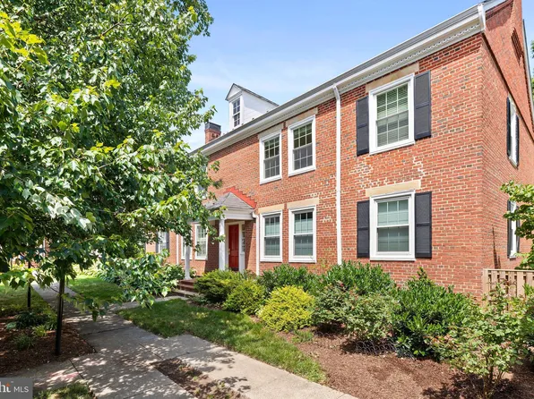 3441 S Stafford St APT B2, Arlington, VA 22206