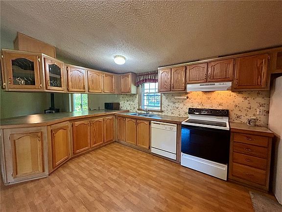 3rd image of 17214 Elizabeth Dr