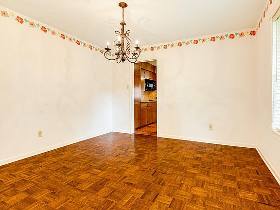 4th image of 107 Hyacinth St