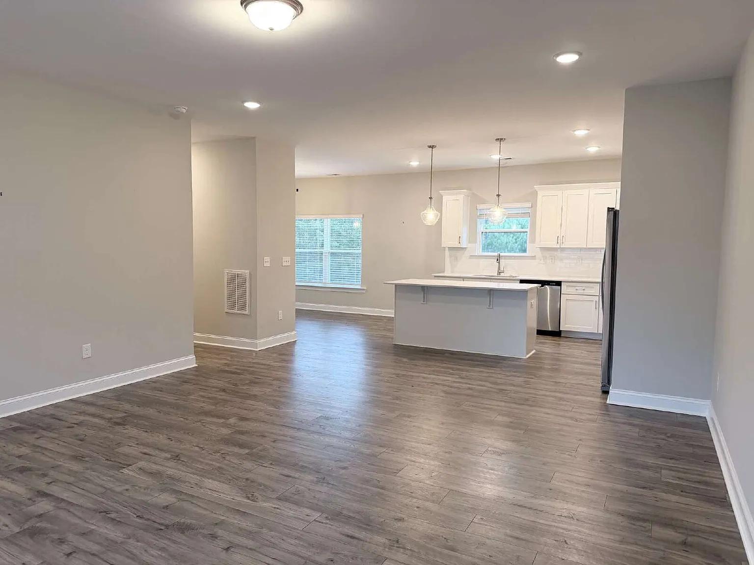 3 bed, 2.5 bath, 2009 sqft, $2,800 — Photo 3