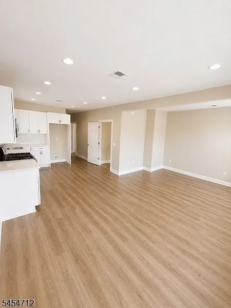 3 bed, 1.0 bath, $2,500 — Photo 2