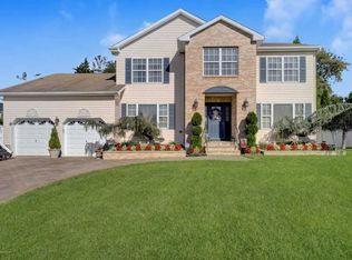 20 Joshua Ct, Howell, NJ 07731