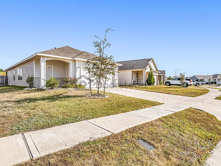 24014 Farmstead Dr — Photo 4