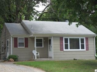 2412 SW Shunga Dr, Topeka, KS 66611