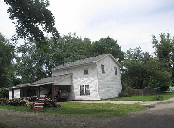2nd image of 405 Gross St