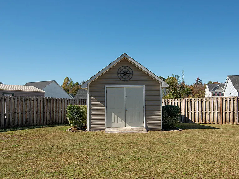 218 Maidstone Dr — Photo 35
