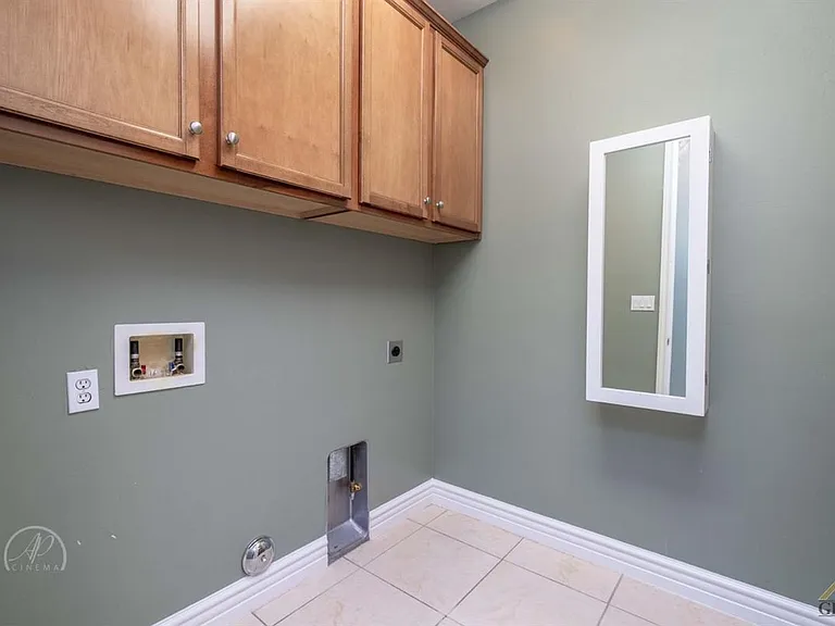 2722 Oakley St — Photo 17