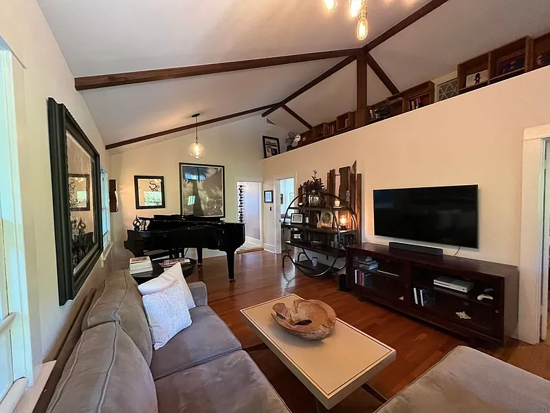 2 bed, 1.0 bath, $4,700 — Photo 4