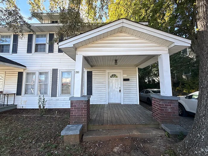 3 bed, 1.0 bath, 1296 sqft, $1,295 — Photo 3