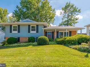 1204 E Kennedy Rd, Sterling, VA 20164