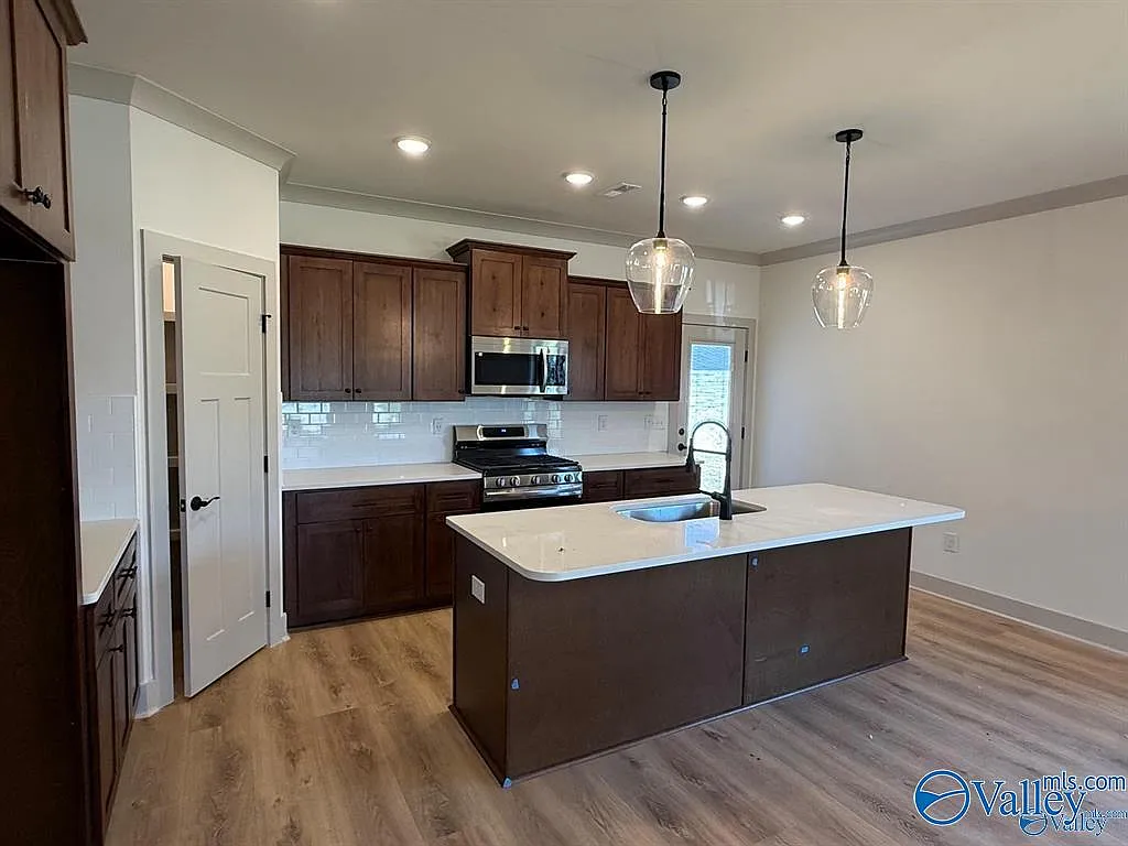 4 bed, 3.0 bath, 2153 sqft, $2,275 — Photo 3