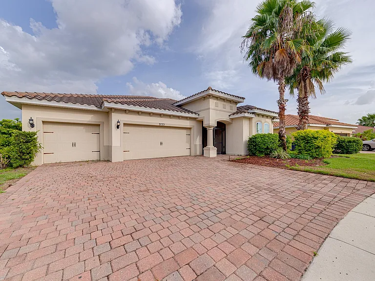 3723 Paradiso Cir — Photo 2