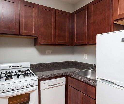 5th image of 837 W Wolfram St #727