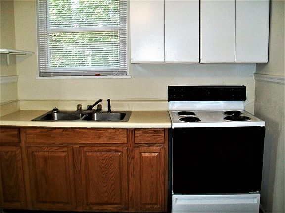 3rd image of 2307 Parkside Ave