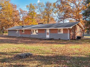 20267 Tall Timber Rd, Staunton, IL 62088