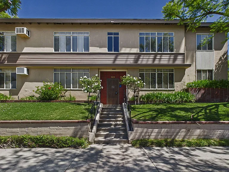 1900 Huntington Dr — Photo 11