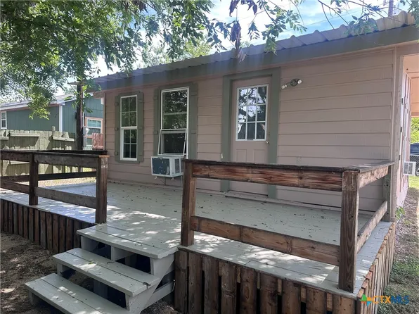 104 S 2nd St, Stockdale, TX 78160