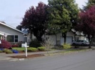 1364 Lawnridge Ave, Springfield, OR 97477