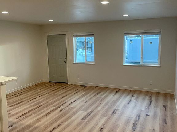 4th image of 752 Schodde Ave
