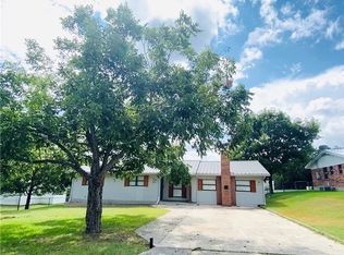 1204 W North Ave, Lampasas, TX 76550