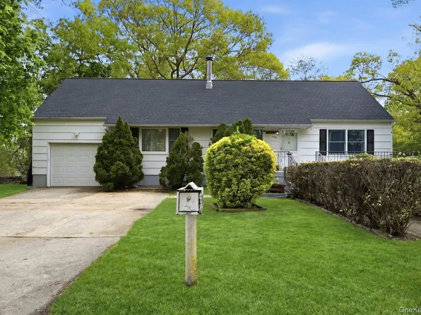 100 Avenue B, Holbrook, NY 11741