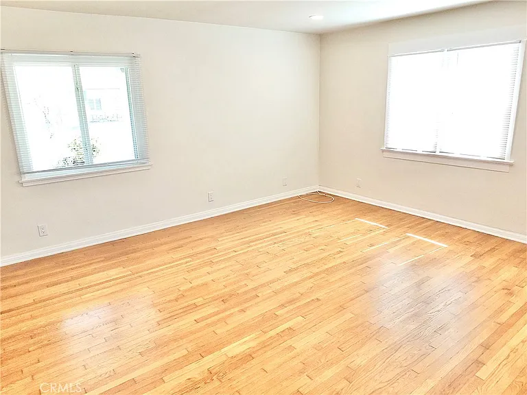 4036 E Vermont St — Photo 28