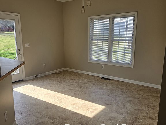 5th image of 725 Aspenwood Dr