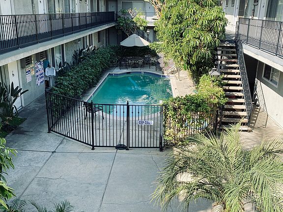 5th image of 14220.5 Burbank Blvd #204