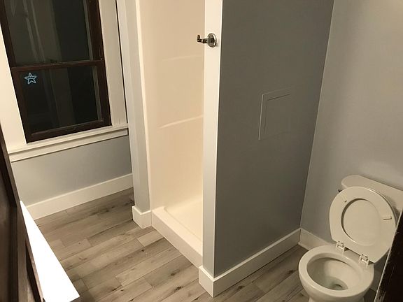 3rd image of 545 Vine St