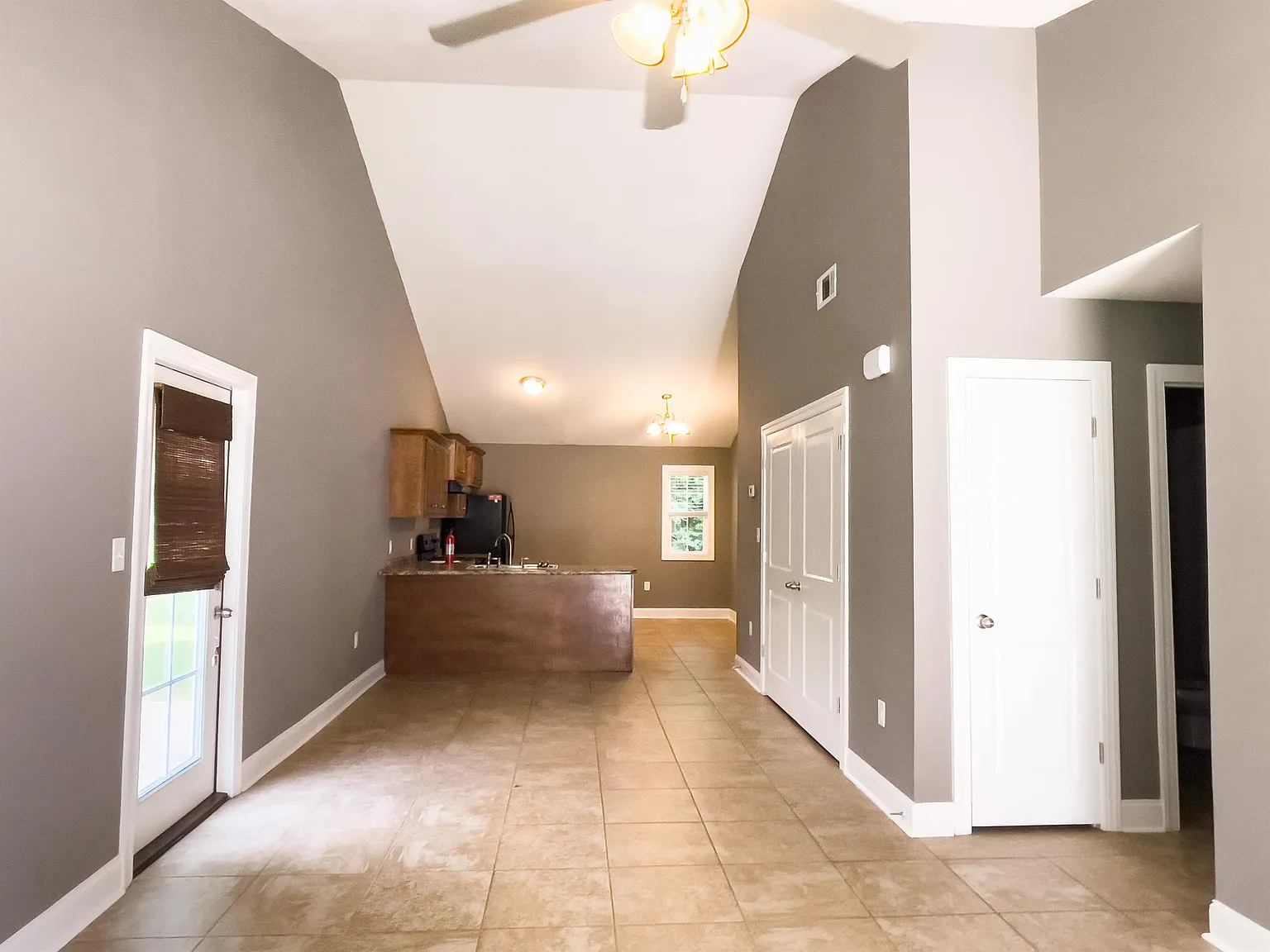 1617 Oxford Place — Photo 4