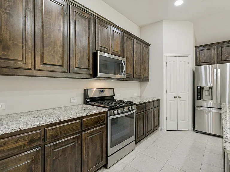 531 Catherine Ln — Photo 4