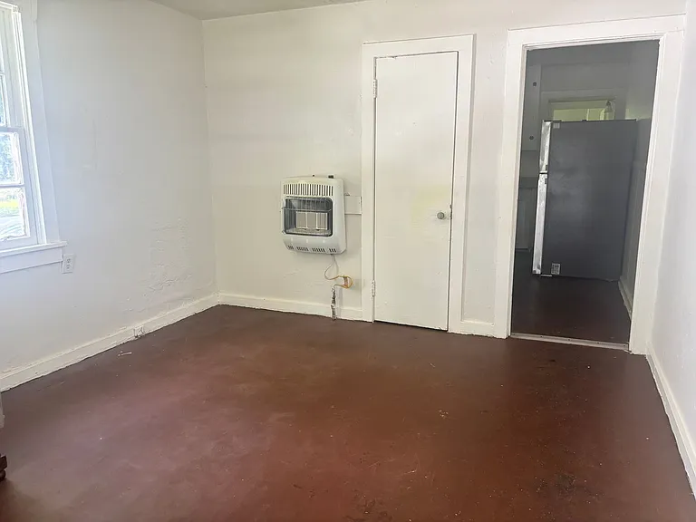 1136 Wiggins St — Photo 2