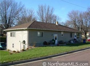 906 Pleasant Ave N, Glencoe, MN 55336