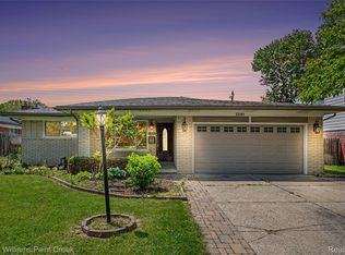 33181 Sherwood Forest Dr, Sterling Heights, MI 48310