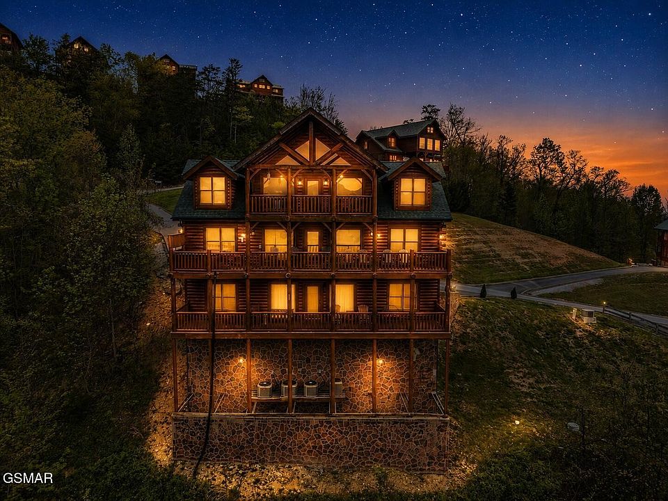 1st image of 2722 Mountain Preserve Dr