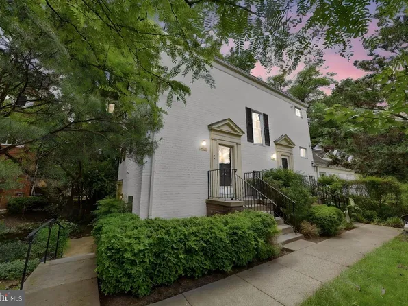 3478 Martha Custis Dr, Alexandria, VA 22302