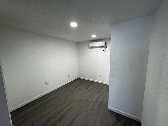 5th image of 940 E 37th St #4