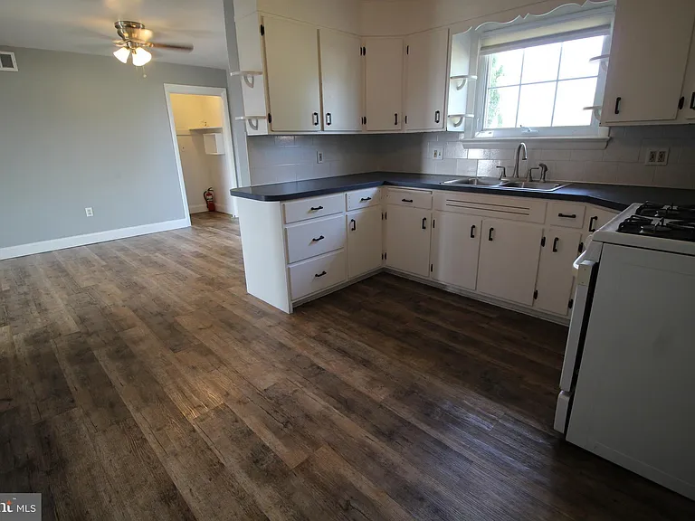 11 N Westview Dr — Photo 5