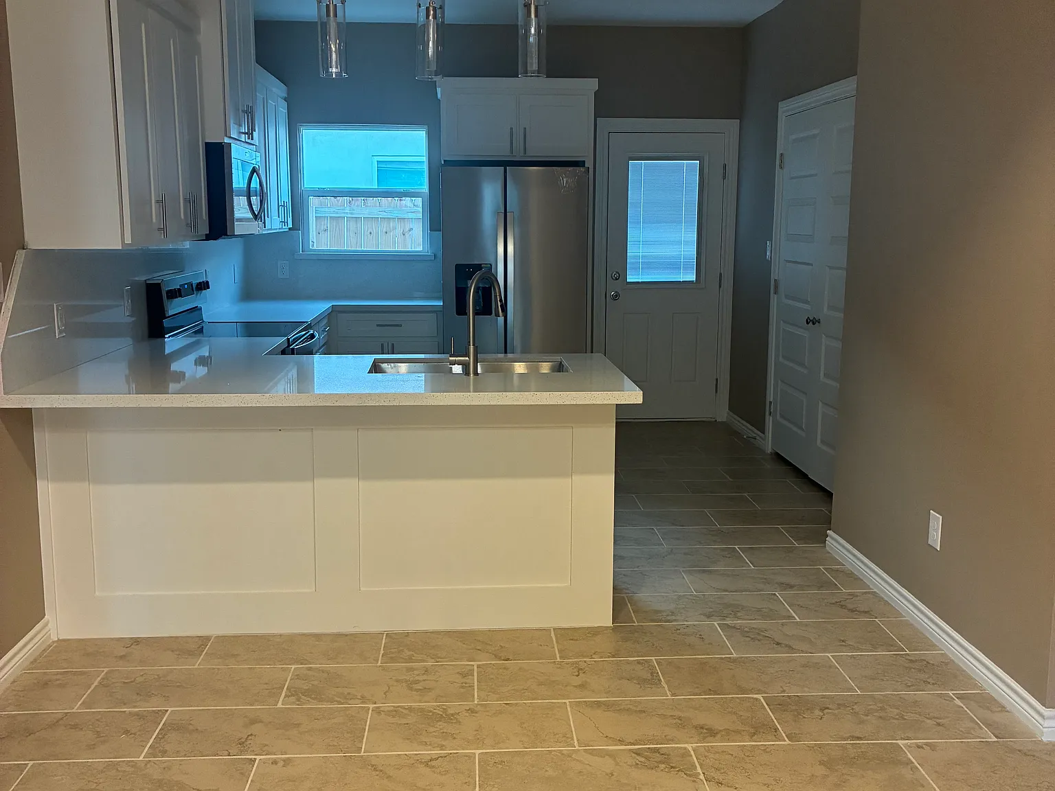 3 bed, 1108 sqft, $1,250 — Photo 2