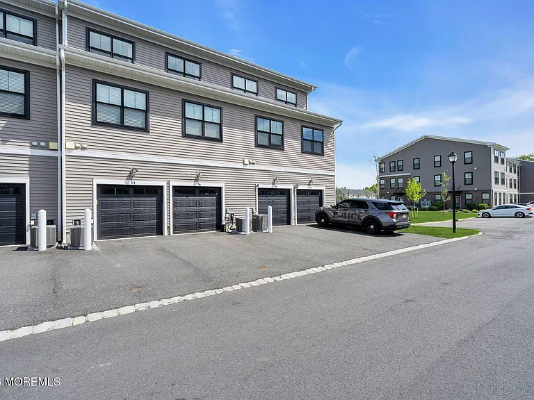 54 Midway Rd S — Photo 5
