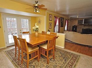 11693 Hollyview Dr, Great Falls, VA