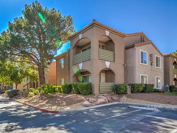 2nd image of 2121 Blue Breeze Dr Unit 204
