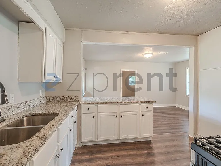 5818 Glenhurst Dr — Photo 10
